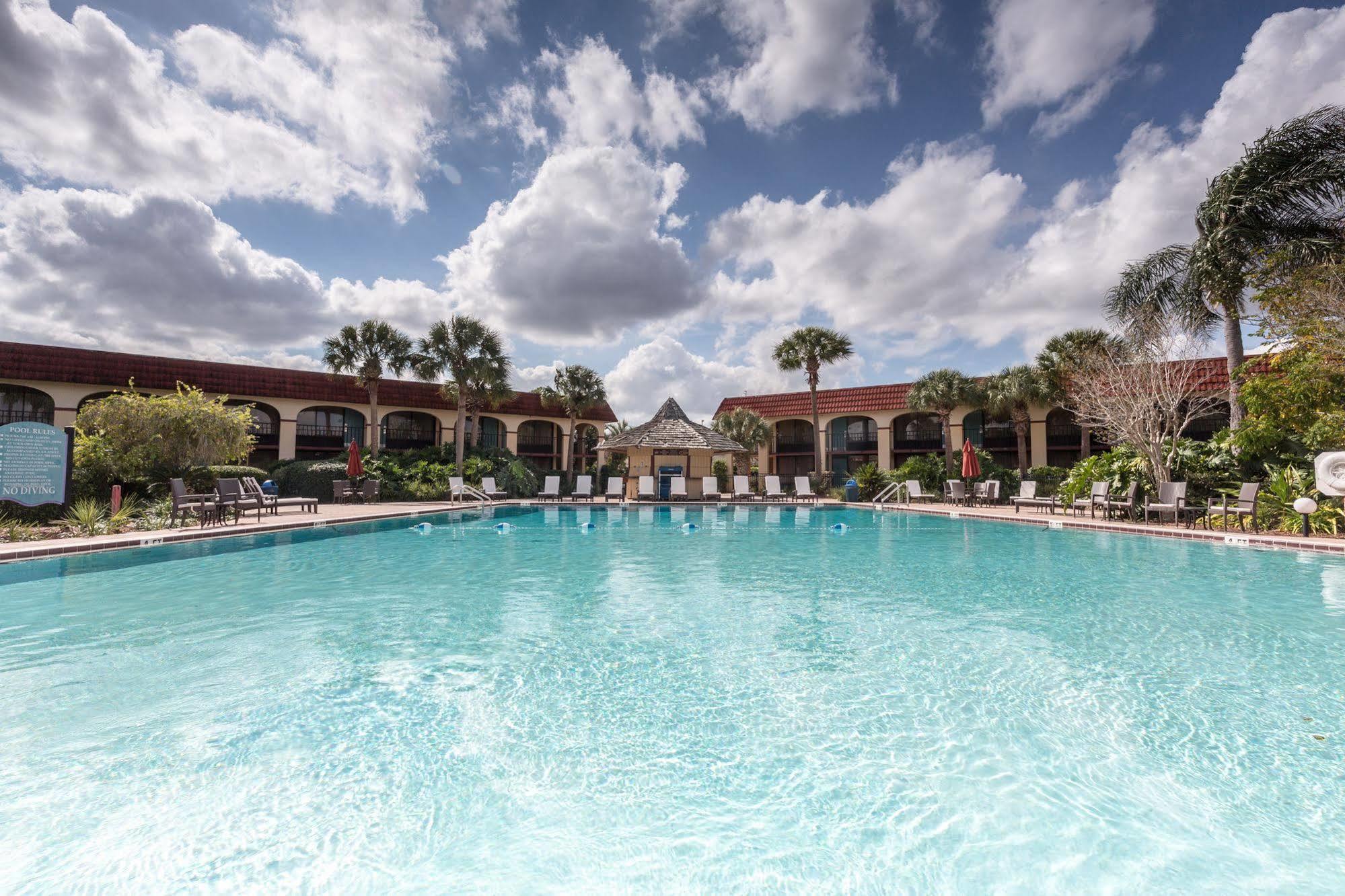 Maingate Lakeside Resort